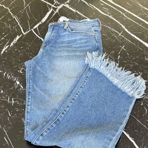 Frame Denim Cropped Jeans with Frayed Ankle in Medium Blue